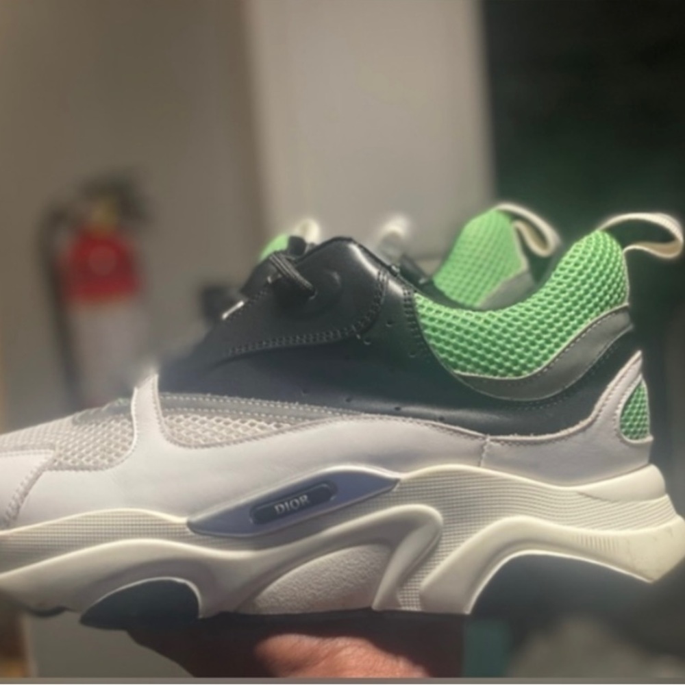 Dior b22s